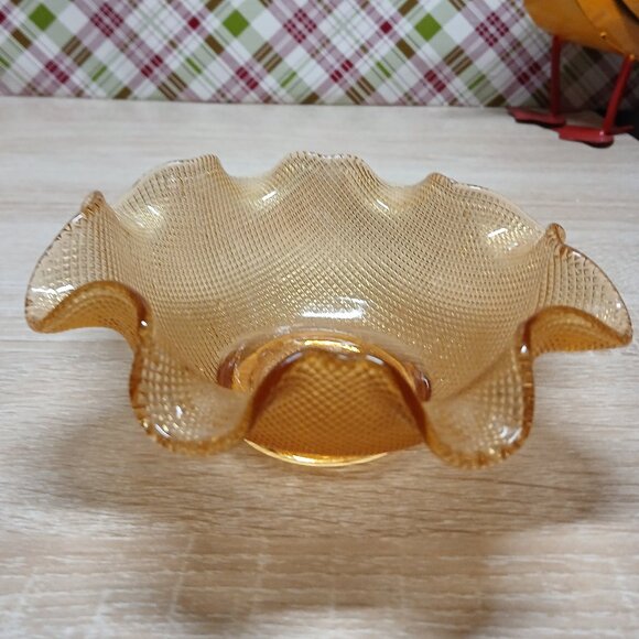 Vintage Amber Glass Ruffled Edge Crosshatch Grid Pressed Glass Decorative Bowl - Picture 7 of 10